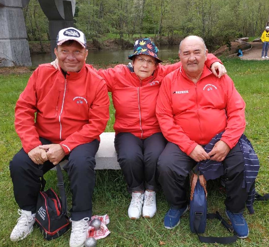 MONIQUE,ALAIN ET KIKI SE QUALIFIENT POUR LE CHAMPIONNAT D'ALLIER TRIPLETTE VÉTÉRAN MONIQUE,ALAIN ET KIKI SE QUALIFIENT POUR LE CHAMPIONNAT D'ALLIER TRIPLETTE VÉTÉRAN