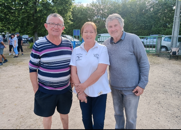 L'ÉQUIPE GRINCOURT REMPORTE LE CONCOURS VÉTÉRAN TRIPLETTE MIXTE L'ÉQUIPE GRINCOURT REMPORTE LE CONCOURS VÉTÉRAN TRIPLETTE MIXTE
