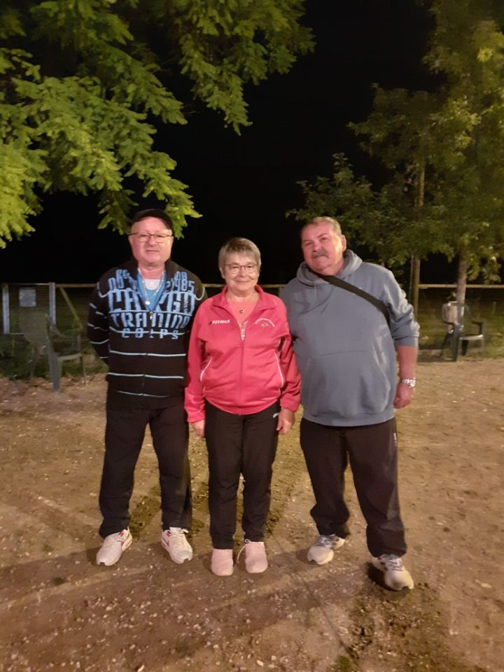 Kiki, Monique et Alain les demies-finalistes du concours principal. Kiki, Monique et Alain les demies-finalistes du concours principal.