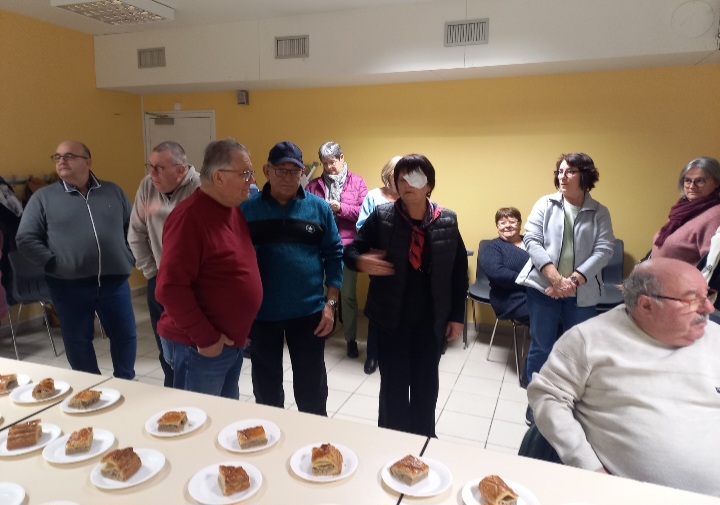 LES LICENCIÉS DU CLUB ONT PARTAGÉ LA GALETTE DES ROIS LES LICENCIÉS DU CLUB ONT PARTAGÉ LA GALETTE DES ROIS