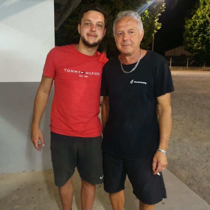 La famille Graton demie finaliste du (B) réunie pour la photo souvenir de ce concours !
