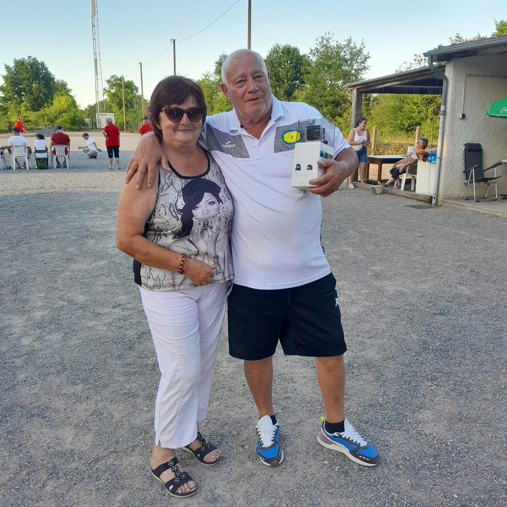 Joël le gagnant du gros lot de la tombla de notre présidente, Nicole, une caméra Go-Pro !