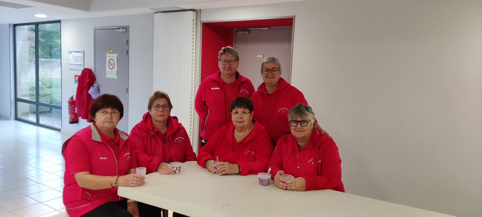 Un café ou un blanc cassis comme la présidente au ptit déj ! Un café ou un blanc cassis comme la présidente au ptit déj !