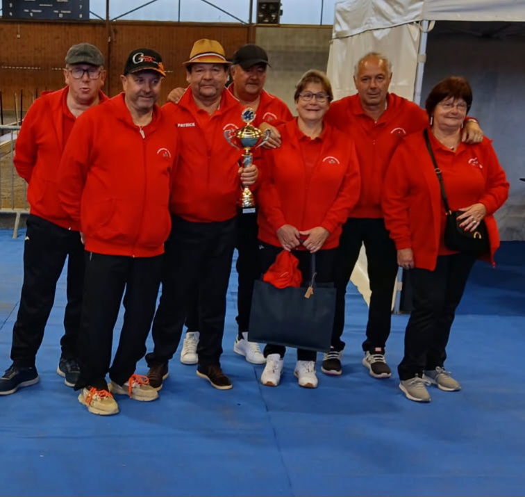 LES VÉTÉRANS (A) VAINQUEURS DE LA COUPE D'ALLIER 