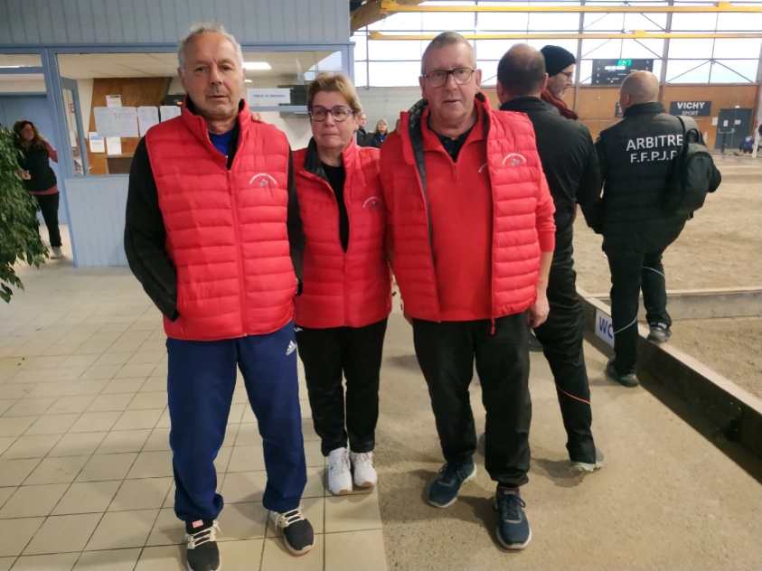 MARIE ANGE, BERNARD ET SERGE QUARTS DE FINALISTES DU TRIPLETTE MIXTE DE COGNAT ESPINASSE