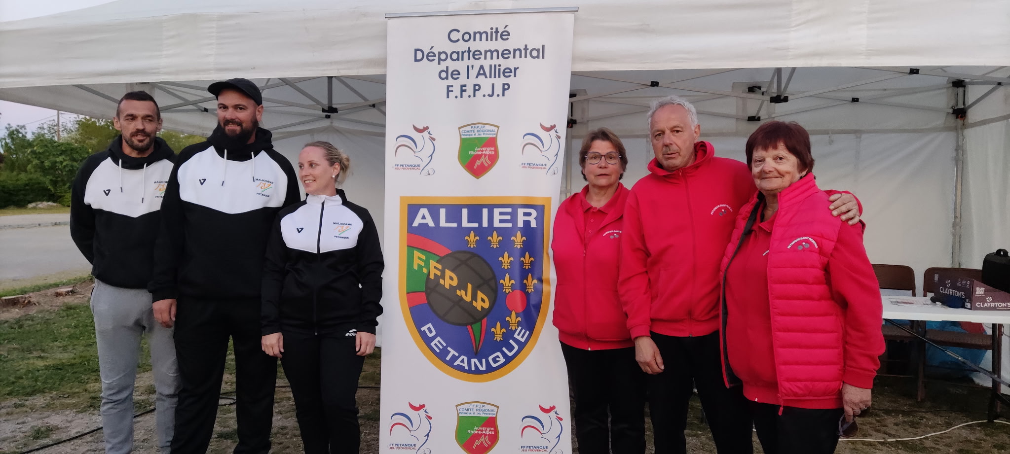 Les champions et vice champions avec leurs présidents de clubs respectifs !