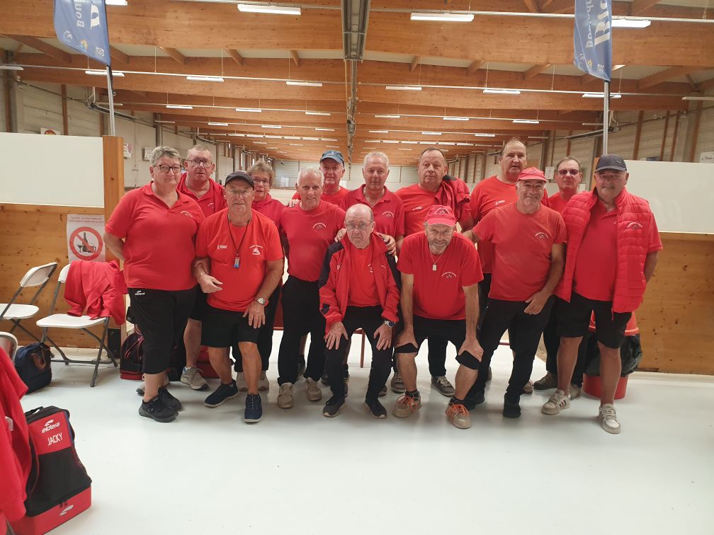 LES VÉTÉRANS VICE CHAMPIONS DÉPARTEMENTAUX EN CHAMPIONNAT DES CLUBS LES VÉTÉRANS VICE CHAMPIONS DÉPARTEMENTAUX EN CHAMPIONNAT DES CLUBS