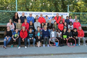 Génération(s) pétanque, les 10 triplettes et une partie des organisateurs