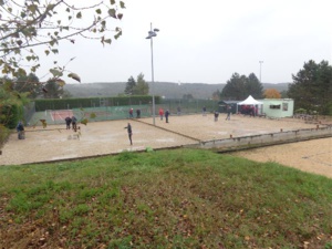 Le terrain de Limours (la photo des joueurs n'a pas été prise !) Le terrain de Limours (la photo des joueurs n'a pas été prise !)
