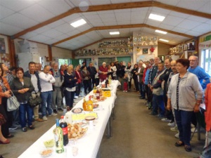 La foule au vind'honneur en hommage à Gino