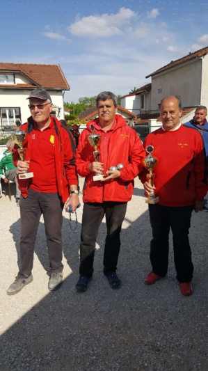 Jean-Luc, René et Nono avec les attributs des champions