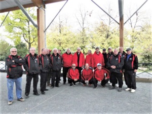 Les deux équipes réunies Les deux équipes réunies