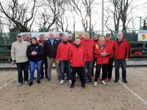 Les deux équipes sur le tarmac Les deux équipes sur le tarmac