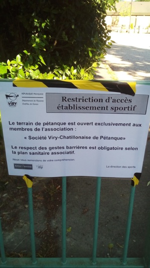 L'affiche scotchée sur les barrières du bolodrome par la Direction des Sports le 18.05.2020
