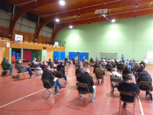 Les représentants des clubs face aux administrateurs du Comité de l'Essonne Les représentants des clubs face aux administrateurs du Comité de l'Essonne