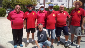 Didier, Joël, Christiane, Christian Robert, Pascal et accroupi Richard avant le match Didier, Joël, Christiane, Christian Robert, Pascal et accroupi Richard avant le match