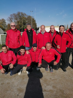 Debout : Jean-Luc, René (coach), Norbert, Fernando (coach), Roland, Jean-Michel .Accrouppis : David, Marc, Aziz, Vincent