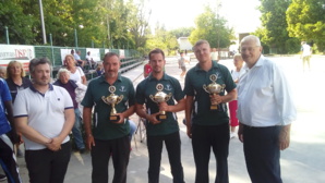 Clément Caillaud et Jean-Marie Vilain entourent les champions ballancourtois, Patrick, Yohann et Kévin