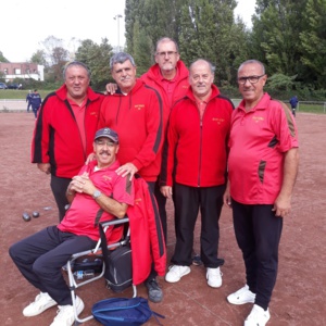 Vincent, René, Didier, Norbert, Mourad. Confortablement assis : Aziz Vincent, René, Didier, Norbert, Mourad. Confortablement assis : Aziz