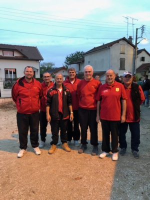 L'équipe SVCP 2 : Guillaume, Daniel, Roland, René (joueur et coach), Jean-Luc, Norbert et Jean-Marc L'équipe SVCP 2 : Guillaume, Daniel, Roland, René (joueur et coach), Jean-Luc, Norbert et Jean-Marc