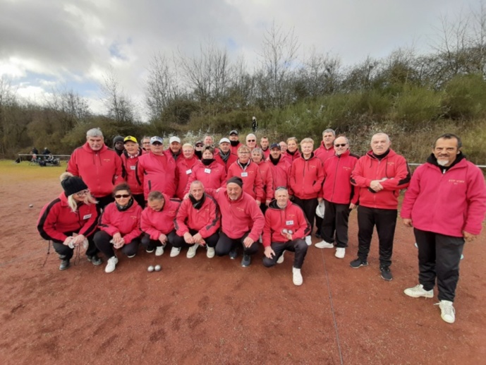 Sur cette photo de groupe, 10 des 11 équipes SVCP présentes à Vauhallan