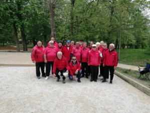 Méli mélo des deux équipes SVCP : Dider, Robert, Didier, Alain, Étienne, Michel, Mourad, Michel, Giuseppe, Gilles, Angelo, Christiane (coach), Patrick, Carlos et Gilles. Accroupis, René et William