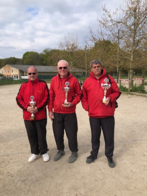 Nono, Jean-Luc et René avec leurs trophées de vice-champion Nono, Jean-Luc et René avec leurs trophées de vice-champion