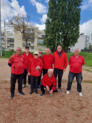 La sélection SVCP 2 : Mourad, Michel, Angelo, William, Jean-Luc, Didier et Michel. Accroupi : Gilles