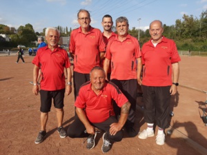 L'équipe SVCP : Gilles, Didier, Fabien, René, Norbert. Acroupi : Vincent