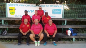 L'équipe SVCP 4  : en haut, Rajendhiran, Alain, Bruno (coach et joueur), Privat. En bas : Christophe, Robert et Didier
