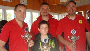 Jérémy, Frédéric et Richard radieux, la coupe pour Erwan Jérémy, Frédéric et Richard radieux, la coupe pour Erwan