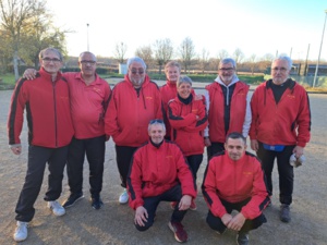 L'équipe SVP de Coupe de l'Essonne Promotion. Debout : Daniel, Mourad, Robert, Annick, Anita, Christian, René. Accroupis : Richard (coach) et David L'équipe SVP de Coupe de l'Essonne Promotion. Debout : Daniel, Mourad, Robert, Annick, Anita, Christian, René. Accroupis : Richard (coach) et David
