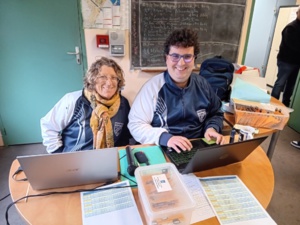 Évelyne Léger et Jérémy Pin, deux des trois délégués du Comité Régional IDF, ont tenu les graphiques avec le sourire Évelyne Léger et Jérémy Pin, deux des trois délégués du Comité Régional IDF, ont tenu les graphiques avec le sourire