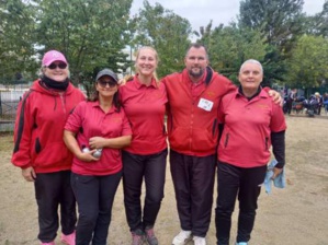L'équipe SVCP qui a terminé au pied du podium (4ème) : Florence, Luisa, Patrycja, Guillaume (coach) et Karine L'équipe SVCP qui a terminé au pied du podium (4ème) : Florence, Luisa, Patrycja, Guillaume (coach) et Karine