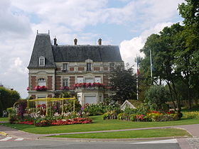 La Mairie de Claye-Souily est proche du club