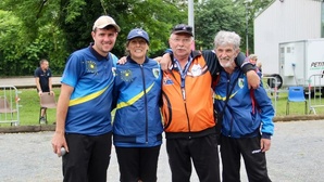 Les champions et leur coach : Jérémy Vasseur, Valérie Santo, Éric Haméon (coach) et Bertrand Houquet Les champions et leur coach : Jérémy Vasseur, Valérie Santo, Éric Haméon (coach) et Bertrand Houquet