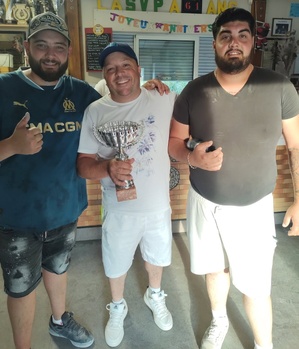 Les vainqueurs du A : Joe Secula (Breuillet) - Pedro Pinto Da Costa (Villiers sur Orge) et Kévin Paumard (Breuillet). Bravo ! Les vainqueurs du A : Joe Secula (Breuillet) - Pedro Pinto Da Costa (Villiers sur Orge) et Kévin Paumard (Breuillet). Bravo !