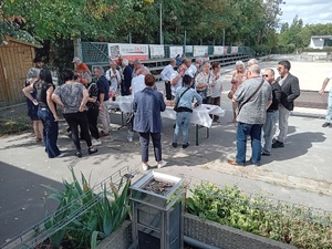 La famille de Jean-Louis et ses amis de la SVCP lors du généreux apéritif dinatoire qui a suivi les obsèques La famille de Jean-Louis et ses amis de la SVCP lors du généreux apéritif dinatoire qui a suivi les obsèques