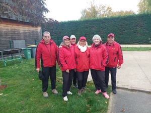 L'équipe SVCP 5 : Bruno (joueur et coach), Marie-France, Marc, Linda, Florence et José. Manque Gilles Izanic. L'équipe SVCP 5 : Bruno (joueur et coach), Marie-France, Marc, Linda, Florence et José. Manque Gilles Izanic.