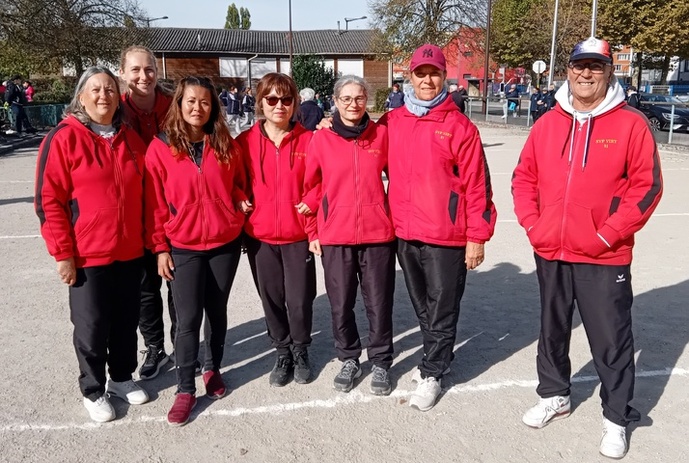 L'équipe SVCP : Marie-France, Patrycja, Popi, Jiyoung, Pascal, Marielle et le cocach, Gilbert Duthu