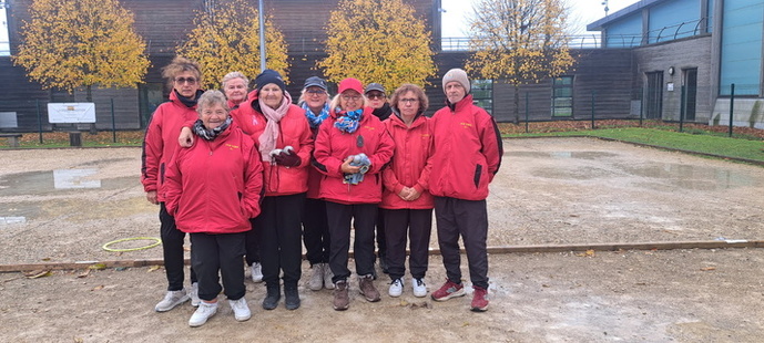 L'équipe SVCP 1 : Annie, Annick Izanic, Annick Vidot, Christiane, Véronique, Linda, Patricia, Isabelle et le coach Richard L'équipe SVCP 1 : Annie, Annick Izanic, Annick Vidot, Christiane, Véronique, Linda, Patricia, Isabelle et le coach Richard