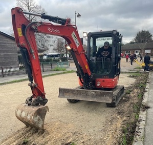 Le grattage à la pelleteuse ; à la manoeuvre, Sébastien Fiche Le grattage à la pelleteuse ; à la manoeuvre, Sébastien Fiche