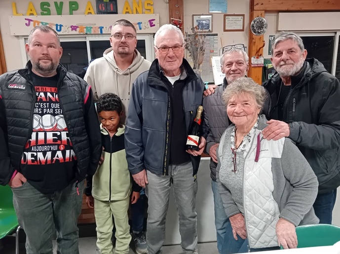 Le podium : Guillaume et Sébastien (3ème), Aaron en "guest star", Jean-Luc et Richard (2ème) et Annick et Gilles (1er)