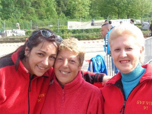 Laetitia, Anita et Annie souriantes