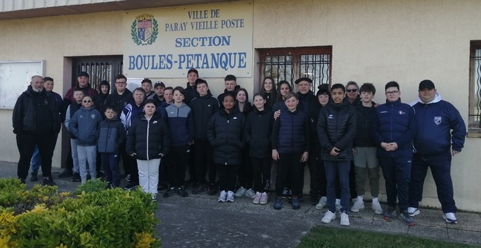 L'étape du CRE à Paray-Vieille-Poste. Au milieu, Marina. Avec le béret, Joël Vito bien sûr ! L'étape du CRE à Paray-Vieille-Poste. Au milieu, Marina. Avec le béret, Joël Vito bien sûr !