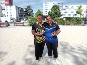 Sophie (Breuillet) et Léa (Le Coudray Monceau) avant la finale