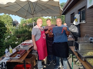 Les rois du barbecue/frites : Lionel, Tomasso et Mustapha Les rois du barbecue/frites : Lionel, Tomasso et Mustapha