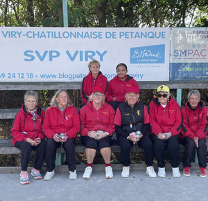 L'équipe SVCP 1 : Marche du haut, Corinne et Marina. Marche du bas : Babette (joueuse et coach), Marie-France, Véronique, Linda, Christiane et Anita