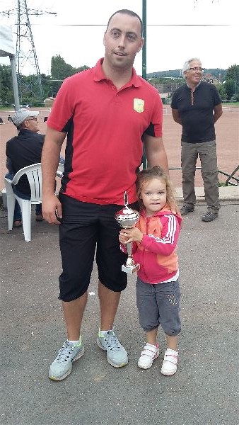 Le champion Nicolas avec sa fille Awena