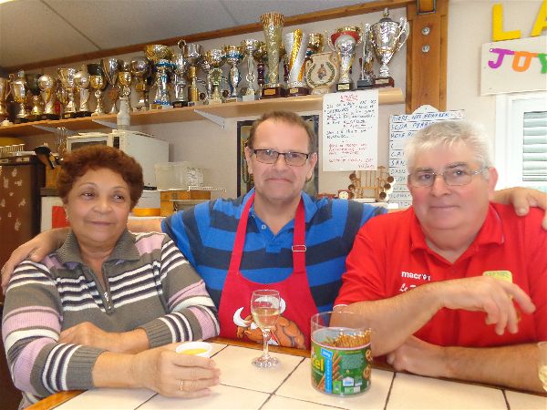 Christine avec ses "complices" Riton et Gégé Christine avec ses "complices" Riton et Gégé